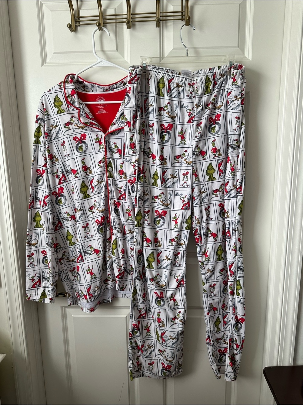 The Grinch Women’s Pajama Set Size XL